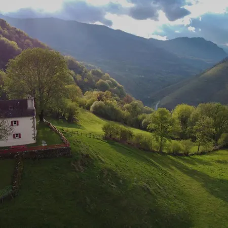 Behiagoitia Ларро