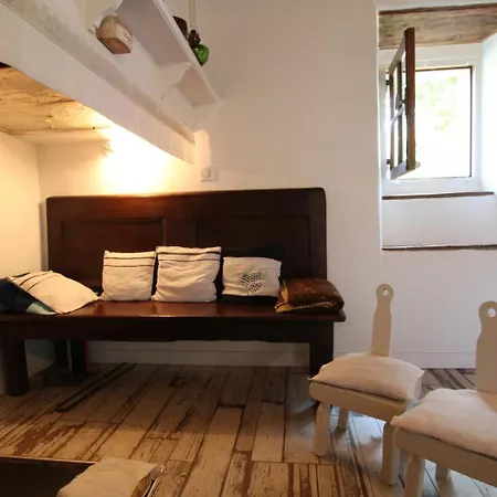 Behiagoitia * Ларро